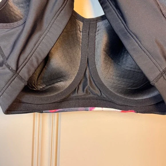 Livi Active High Impact Molded Underwire Sports Bra 44 C Black multi color - Picture 7 of 9